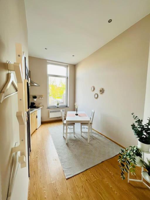 Charmant Petit Appartement. Lieja Exterior foto